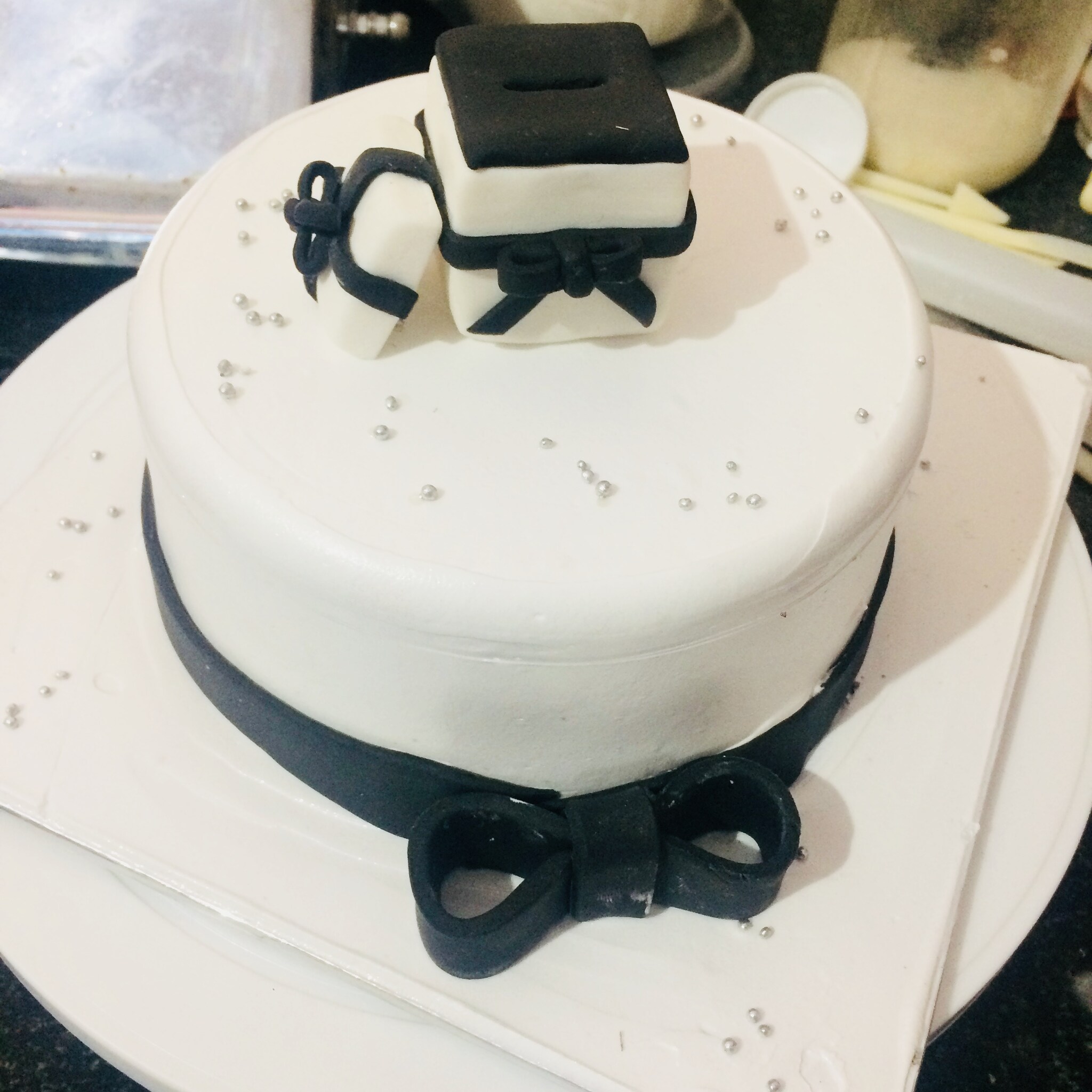 Graduation Ceremony Cake | Graduation Hat Cake | Simple Graduation Cake –  Liliyum Patisserie & Cafe