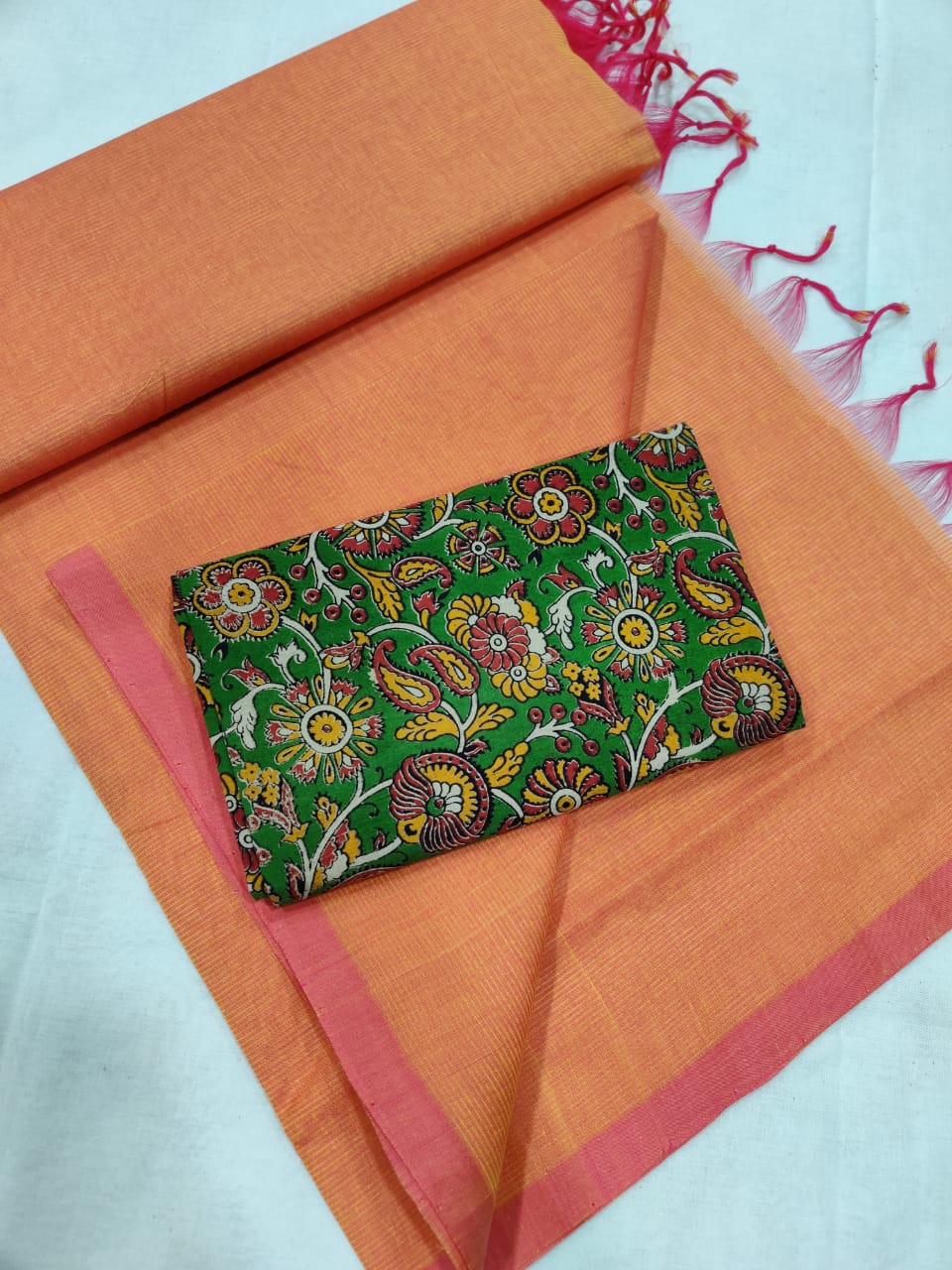 Mangalagiri Cotton Sarees: Buy Mangalagiri Cotton Sarees at Best Prices  Online - swathisilks.com