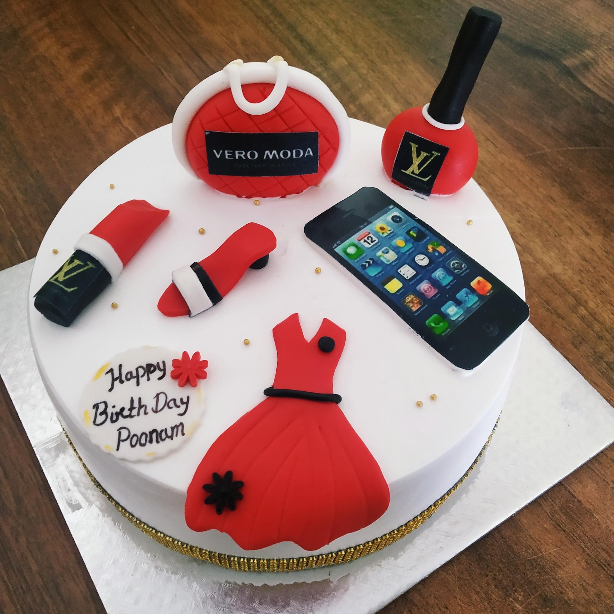 Cake the day - Cake for an 'Apple' lover😍😍 #applelover... | Facebook
