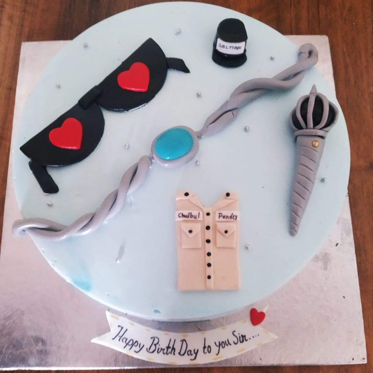 Salman Khan Cuts His Birthday Cake at Panvel Farmhouse, Says 'in no Mood to  Celebrate' | India.com