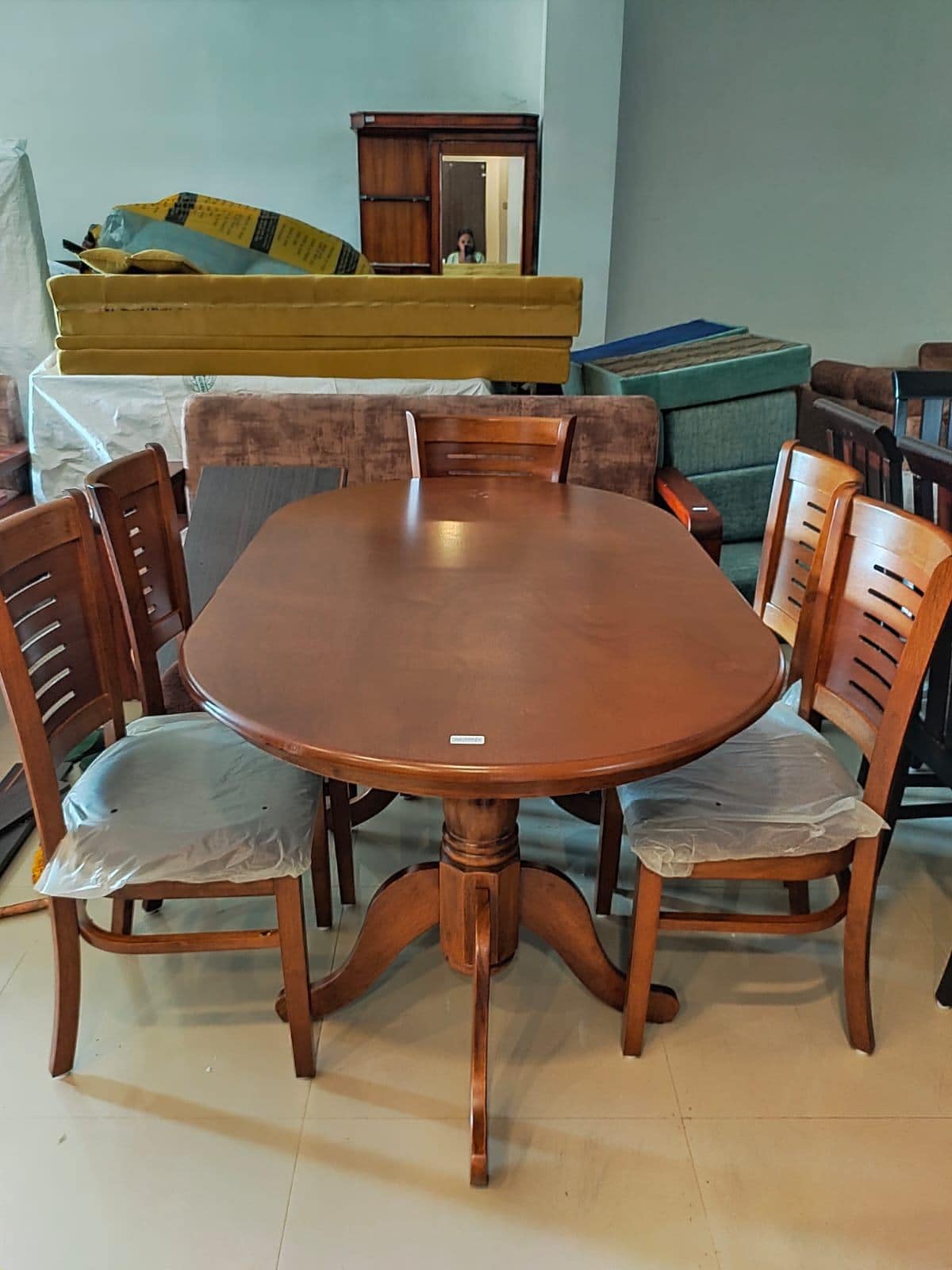 Zuari 4 best sale seater dining table