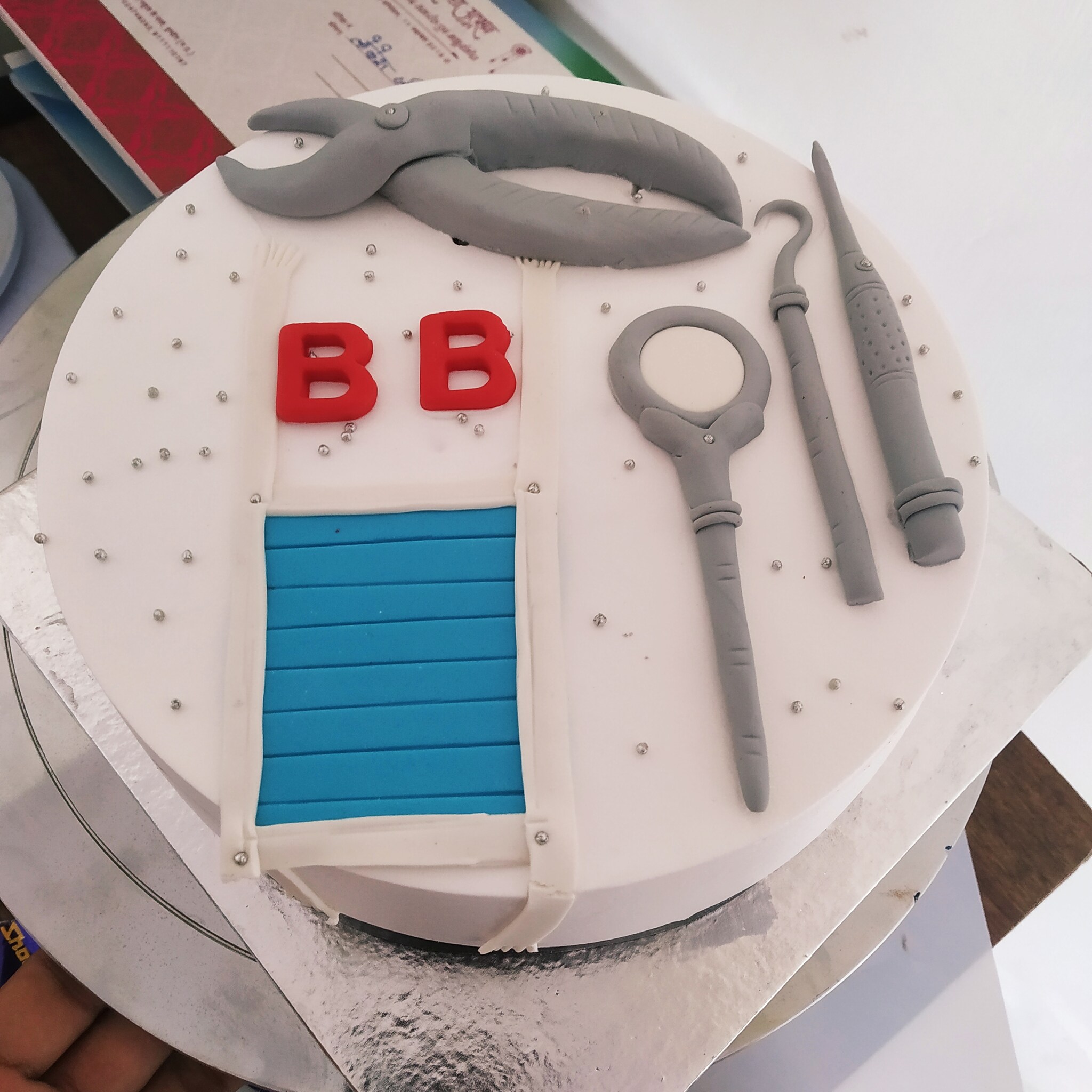 Dentist themed Cake – Black & Brown Bakers
